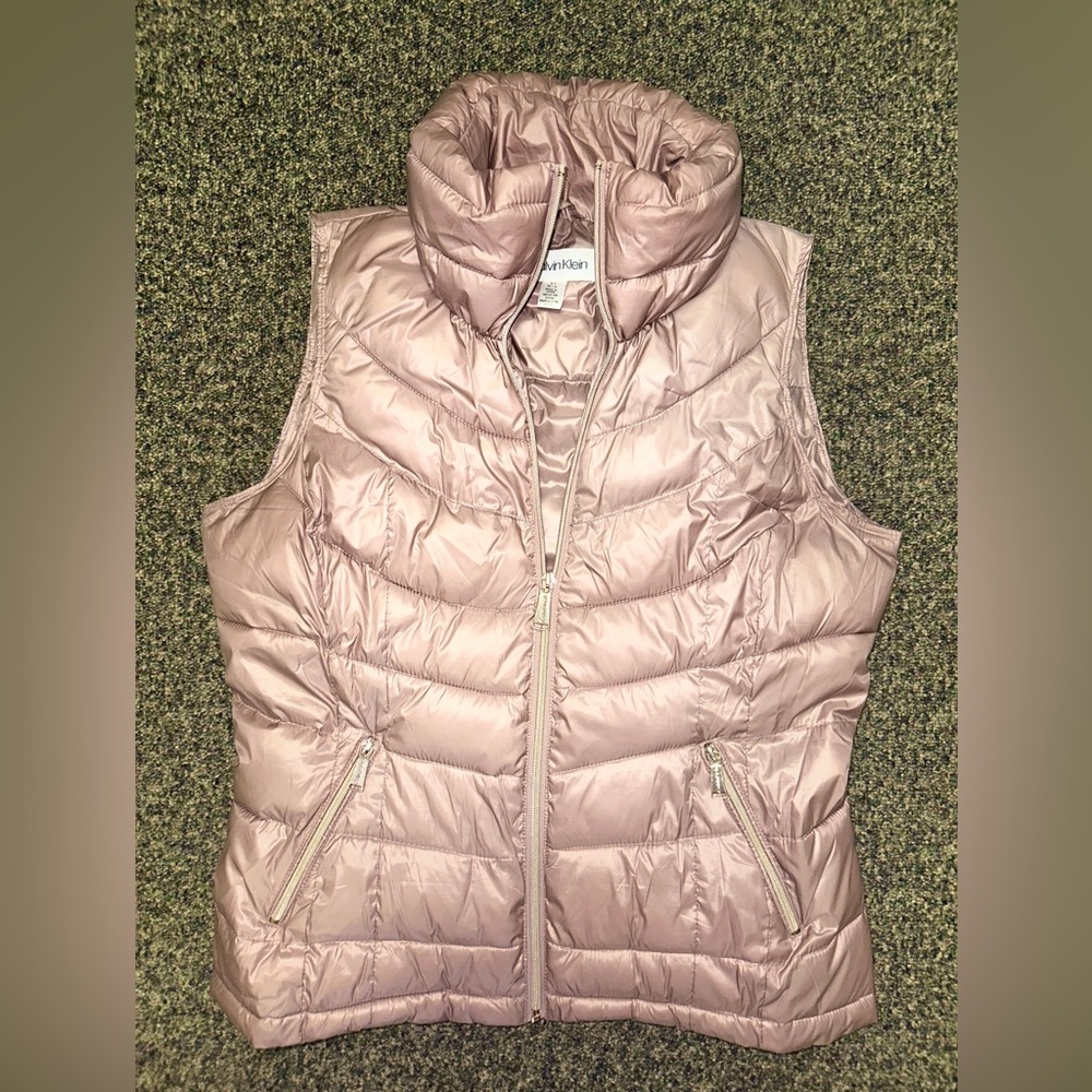 Calvin Klein Women's Blush/Rose Gold Quilted Vest size Large